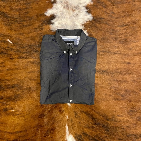 Minimum Casual Button Up - Picture 3 of 3